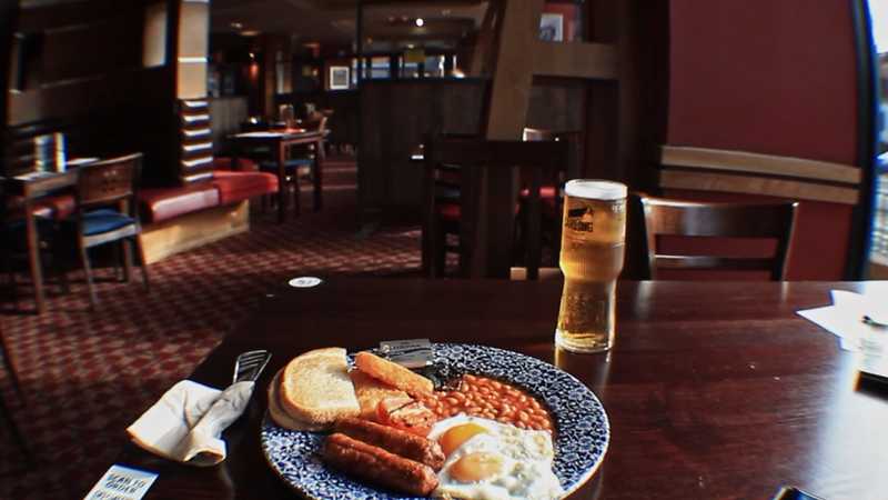 1 hour of Wetherspoons at 11am Ambience